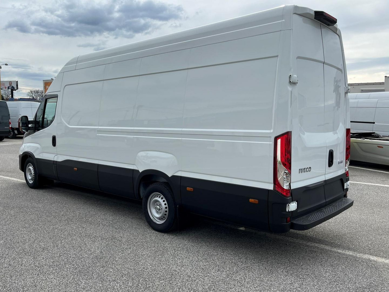 Iveco DAILY VAN, 3.0 D 176k, 35S18H V Evolution H3 - Fourgon utilitaire: photos 2 Iveco DAILY VAN, 3.0 D 176k, 35S18H V Evolution H3 - Fourgon utilitaire: photos 2