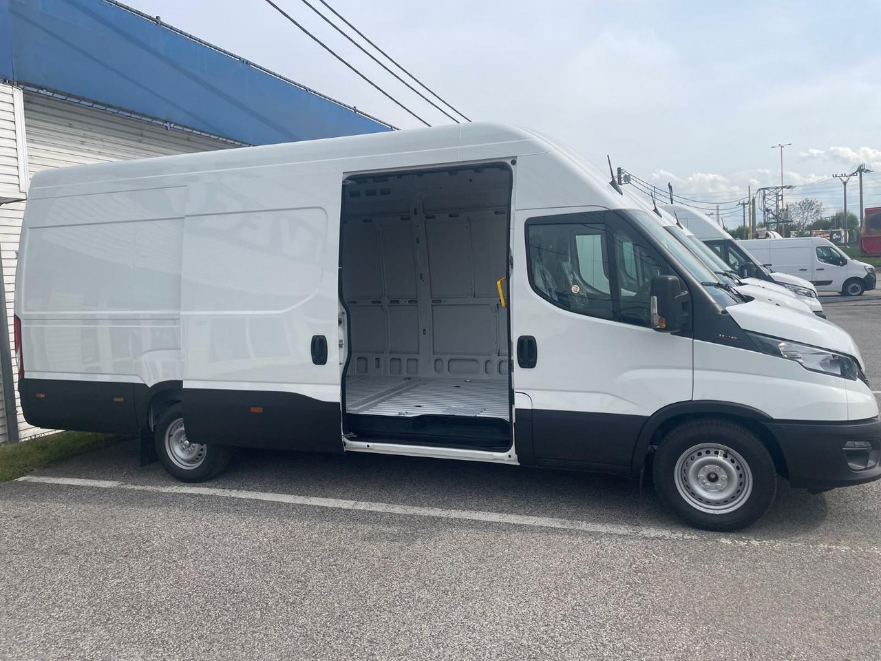 Iveco DAILY VAN, 3.0 D 176k, 35S18H V Evolution H3 - Fourgon utilitaire: photos 5 Iveco DAILY VAN, 3.0 D 176k, 35S18H V Evolution H3 - Fourgon utilitaire: photos 5