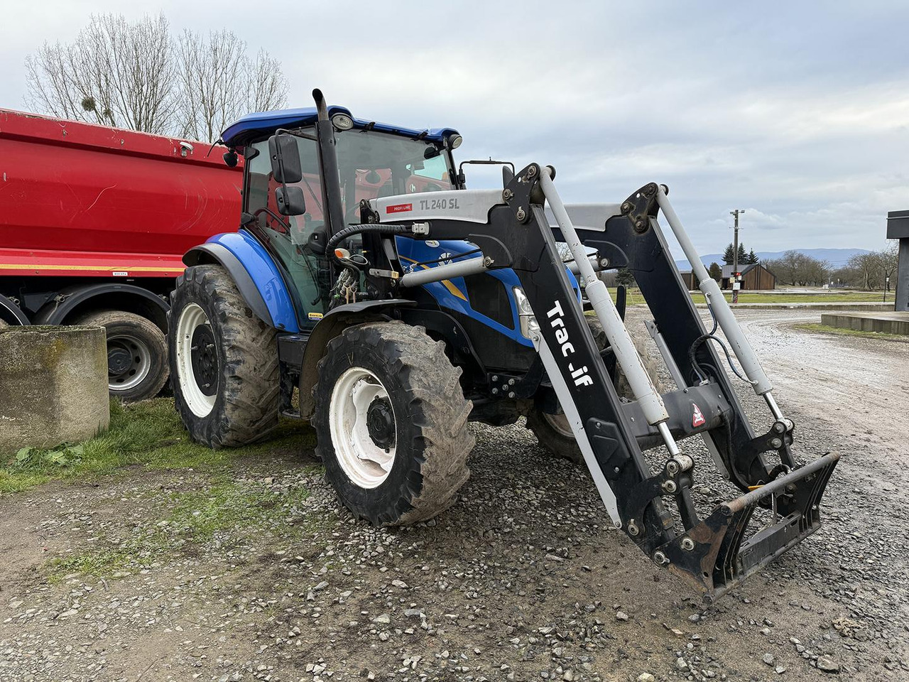 New Holand TD, 5.95, + Trac Lift TL 240 SL - Tracteur agricole: photos 1 New Holand TD, 5.95, + Trac Lift TL 240 SL - Tracteur agricole: photos 1