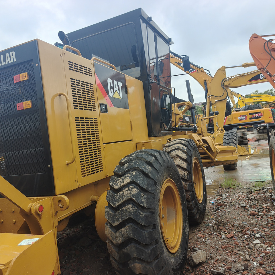 CATERPILLAR 140H Motor Grader - Niveleuse: photos 2 CATERPILLAR 140H Motor Grader - Niveleuse: photos 2