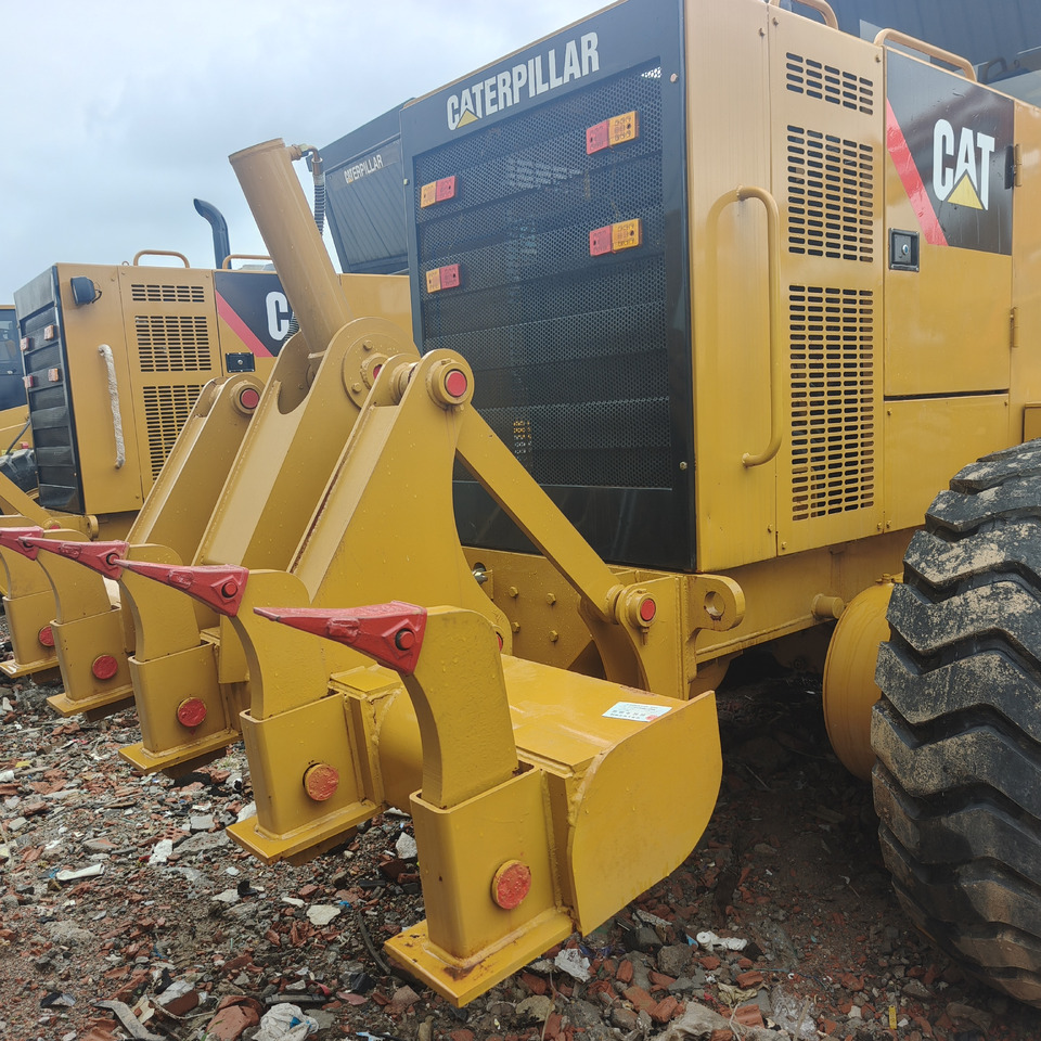 CATERPILLAR 140H Motor Grader - Niveleuse: photos 5 CATERPILLAR 140H Motor Grader - Niveleuse: photos 5