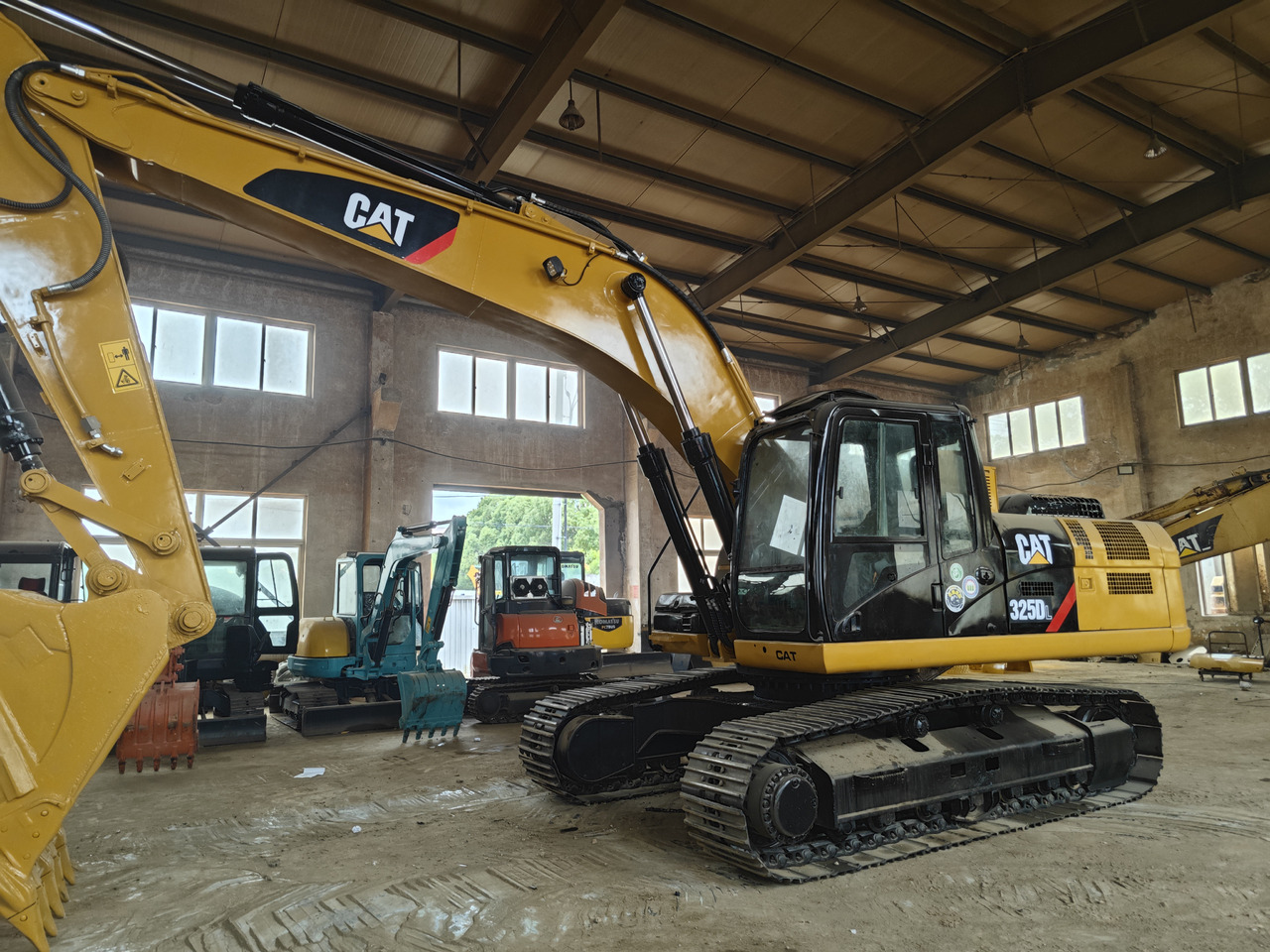 CATERPILLAR 325D - Pelle sur chenille: photos 1 CATERPILLAR 325D - Pelle sur chenille: photos 1
