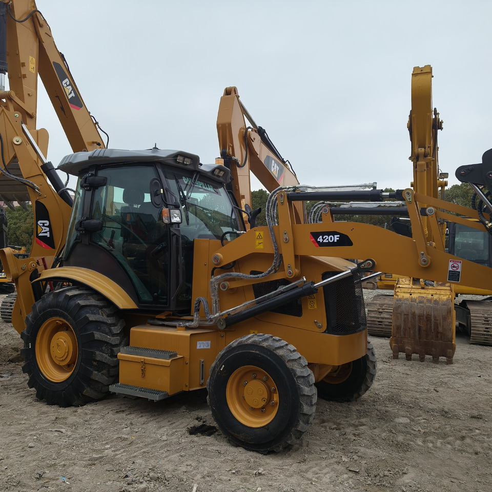 CATERPILLAR 420F - Tractopelle: photos 1 CATERPILLAR 420F - Tractopelle: photos 1