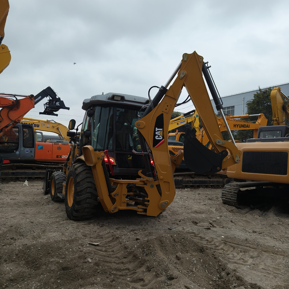 CATERPILLAR 420F - Tractopelle: photos 3 CATERPILLAR 420F - Tractopelle: photos 3