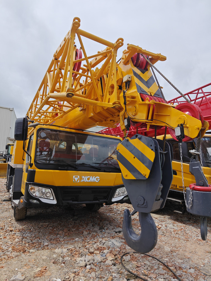 XCMG QY70K QY70K-II Used Crane 70t 70ton - Grue mobile: photos 2 XCMG QY70K QY70K-II Used Crane 70t 70ton - Grue mobile: photos 2