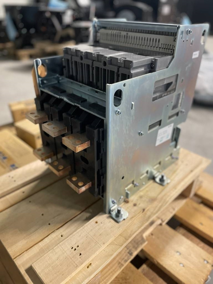 Mitsubishi Circuit breaker 1000A - AE1000-SW 3P - DPX-12648 - Engins de chantier: photos 3 Mitsubishi Circuit breaker 1000A - AE1000-SW 3P - DPX-12648 - Engins de chantier: photos 3
