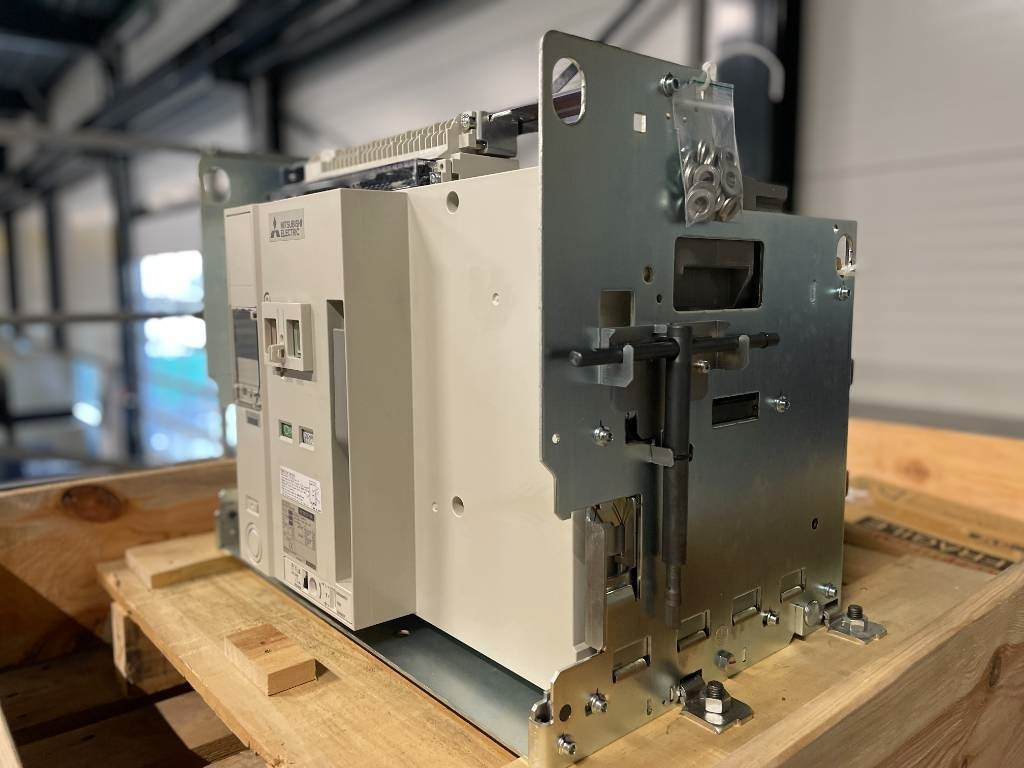 Mitsubishi Circuit breaker 3200A - AE3200-SW 4P - DPX-12648 - Engins de chantier: photos 5 Mitsubishi Circuit breaker 3200A - AE3200-SW 4P - DPX-12648 - Engins de chantier: photos 5