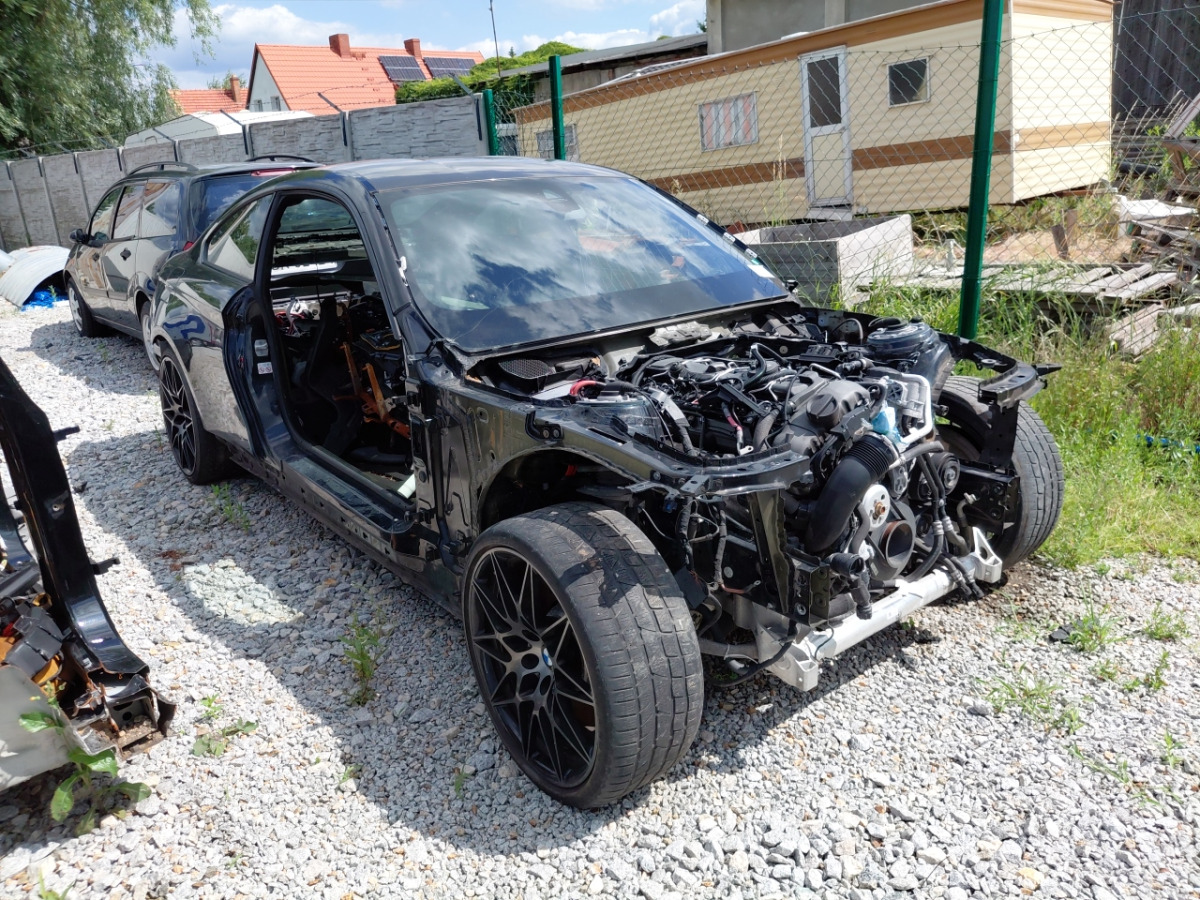 BMW M4 COUPE - Voiture: photos 1 BMW M4 COUPE - Voiture: photos 1