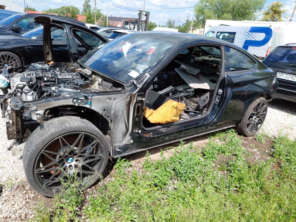 BMW M4 COUPE - Voiture: photos 4 BMW M4 COUPE - Voiture: photos 4