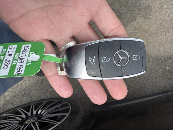 SUV MERCEDES BENZ GLA SUV: photos 9