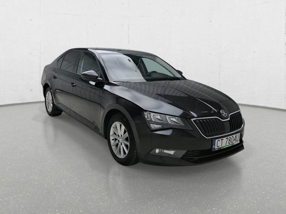 SKODA SUPERB HATCHBACK - Voiture à hayon: photos 1 SKODA SUPERB HATCHBACK - Voiture à hayon: photos 1