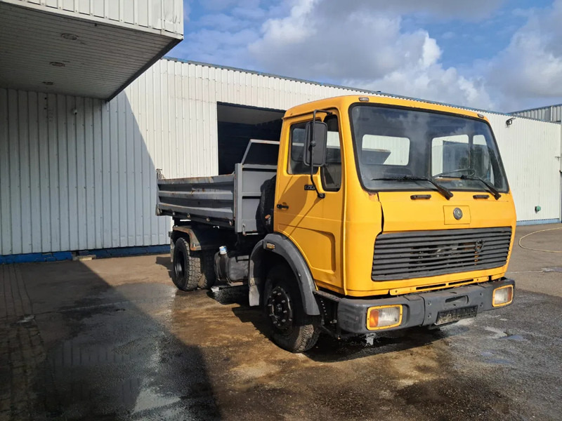 Mercedes-Benz 1213 , 3 Way Tipper , Spring suspension , Manual - Camion benne: photos 4 Mercedes-Benz 1213 , 3 Way Tipper , Spring suspension , Manual - Camion benne: photos 4