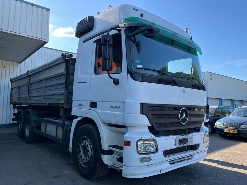 Mercedes-Benz Actros 2544 , MP2 -MP3 , 6x2 , 3 Way Tipper - Camion benne: photos 4 Mercedes-Benz Actros 2544 , MP2 -MP3 , 6x2 , 3 Way Tipper - Camion benne: photos 4
