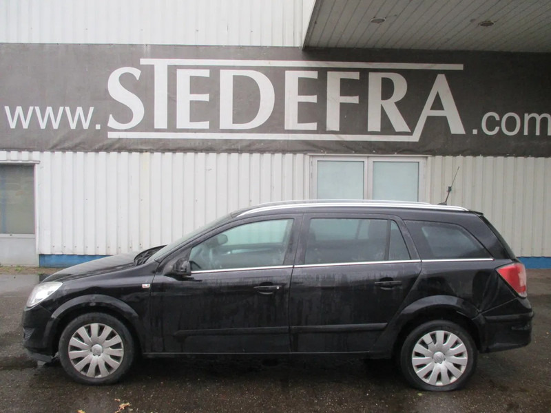 Opel Astra 1.7 CDTI , NOT RUNNING , Navi , Airco , lederen bekleding - Voiture: photos 2 Opel Astra 1.7 CDTI , NOT RUNNING , Navi , Airco , lederen bekleding - Voiture: photos 2