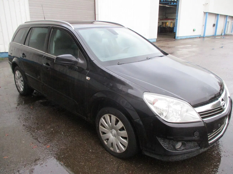 Opel Astra 1.7 CDTI , NOT RUNNING , Navi , Airco , lederen bekleding - Voiture: photos 4 Opel Astra 1.7 CDTI , NOT RUNNING , Navi , Airco , lederen bekleding - Voiture: photos 4