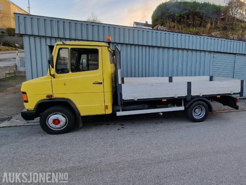 1994 Mercedes-Benz vario 611D lav km stand 9000km med kran - Camion plateau: photos 1 1994 Mercedes-Benz vario 611D lav km stand 9000km med kran - Camion plateau: photos 1
