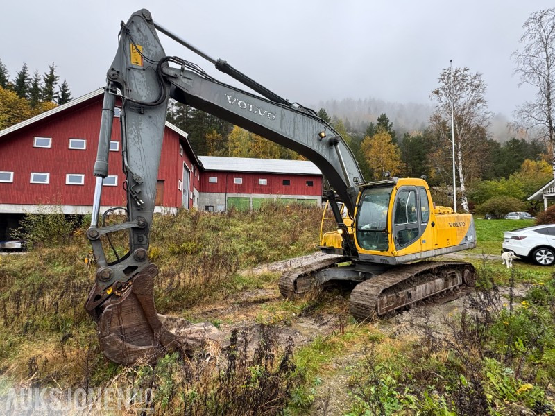 2001 Volvo EC240NLC Beltegraver - Gravemaskin - Pelle: photos 1 2001 Volvo EC240NLC Beltegraver - Gravemaskin - Pelle: photos 1