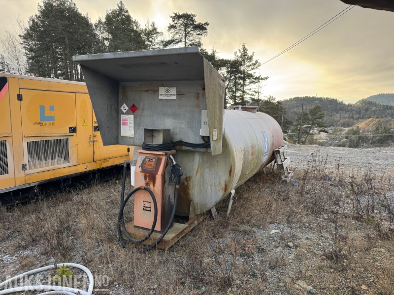 2002 Dieseltank med pumpe - Matériel de chantier: photos 2 2002 Dieseltank med pumpe - Matériel de chantier: photos 2