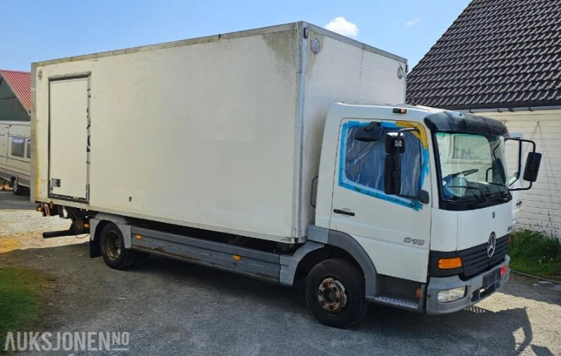 2004 Mercedes-Benz 818/42AT7,5, Reparasjonsobjekt - Camion fourgon: photos 1 2004 Mercedes-Benz 818/42AT7,5, Reparasjonsobjekt - Camion fourgon: photos 1
