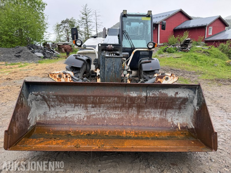 2005 Bobcat T35120SL Teleskoptruck / Teleskoplaster - 4x4x4 - avvatringssylinder - Støttelabber - Hydraulisk redskapslås - Jibb - Skuffe - 2 stk pallegafler - Chariot télescopique: photos 2 2005 Bobcat T35120SL Teleskoptruck / Teleskoplaster - 4x4x4 - avvatringssylinder - Støttelabber - Hydraulisk redskapslås - Jibb - Skuffe - 2 stk pallegafler - Chariot télescopique: photos 2