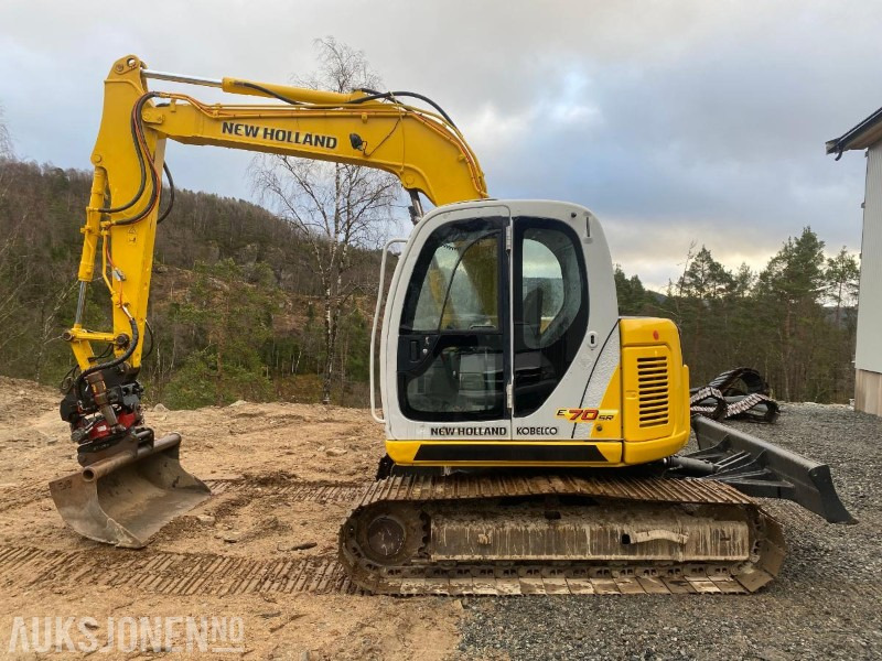 2006 New Holland Kobelco e70 mva fri med tiltrotator, pusseskuff og graveskuff - Pelle: photos 1 2006 New Holland Kobelco e70 mva fri med tiltrotator, pusseskuff og graveskuff - Pelle: photos 1