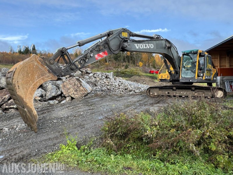 2006 Volvo EC210BLC gravemaskin med tannskuffe - Pelle: photos 1 2006 Volvo EC210BLC gravemaskin med tannskuffe - Pelle: photos 1
