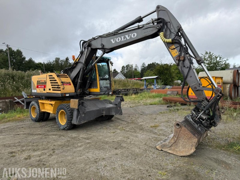 2006 Volvo EW140B Hjulgraver m/pallegaffel og skuff - Steelwrist tiltrotator. - Pelle: photos 2 2006 Volvo EW140B Hjulgraver m/pallegaffel og skuff - Steelwrist tiltrotator. - Pelle: photos 2