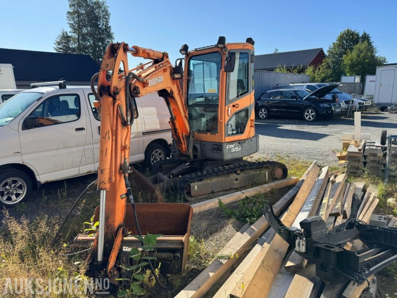 2007 Doosan DX35Z gravemaskin med tilt og pusseskuffe / rep objekt / 1729 timer - Pelle: photos 1 2007 Doosan DX35Z gravemaskin med tilt og pusseskuffe / rep objekt / 1729 timer - Pelle: photos 1