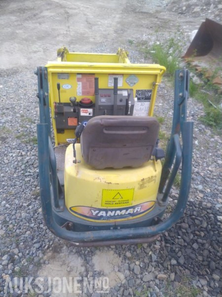 2007 Yanmar C12r beltedumper med treveis tipp - Tombereau: photos 3 2007 Yanmar C12r beltedumper med treveis tipp - Tombereau: photos 3