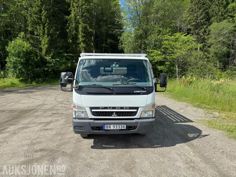 2010 Fuso FUSO 7C15 Bakmontert kran Treveis tipp Høye lemmer - Camion benne: photos 2 2010 Fuso FUSO 7C15 Bakmontert kran Treveis tipp Høye lemmer - Camion benne: photos 2