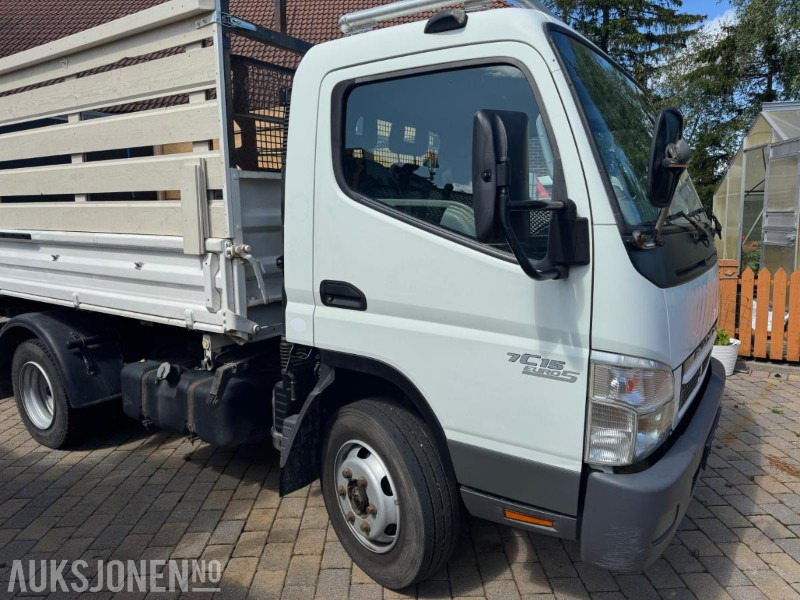 2010 Fuso FUSO 7C15 Bakmontert kran Treveis tipp Høye lemmer - Camion benne: photos 4 2010 Fuso FUSO 7C15 Bakmontert kran Treveis tipp Høye lemmer - Camion benne: photos 4