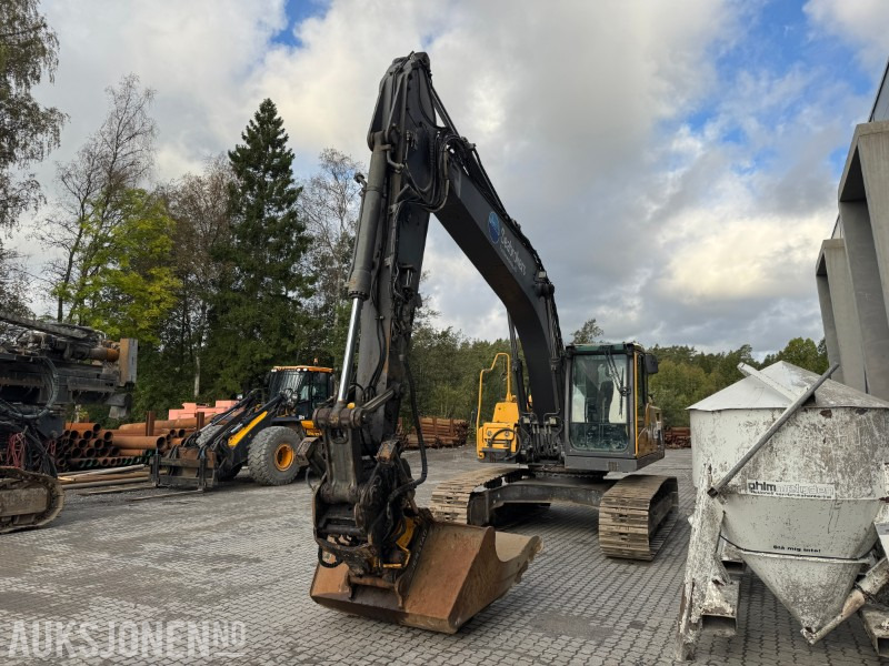 2012 Volvo EC220DL Beltegraver - Gravemaskin - Engcon Tiltrotator - Pelle: photos 5 2012 Volvo EC220DL Beltegraver - Gravemaskin - Engcon Tiltrotator - Pelle: photos 5