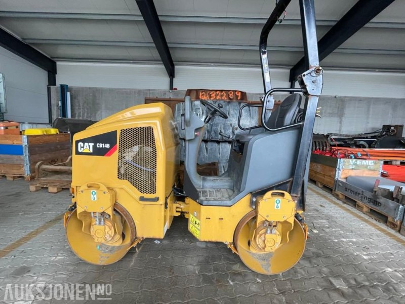 Compacteur 2015 Cat CB14B - 1,5 tonns universalvals med 900 mm (35”) tandemvibrasjonstromler.: photos 1