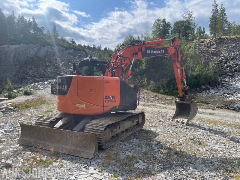 2015 Hitachi Zaxis 135US-5B-Leveres med graveskuffe+pusseskuffe og Rototilt - Pelle: photos 4 2015 Hitachi Zaxis 135US-5B-Leveres med graveskuffe+pusseskuffe og Rototilt - Pelle: photos 4