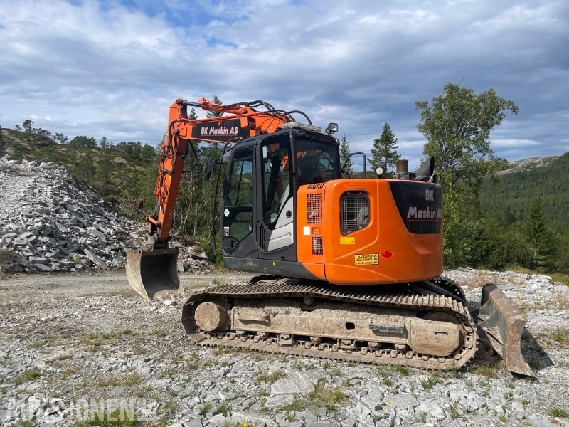 2015 Hitachi Zaxis 135US-5B-Leveres med graveskuffe+pusseskuffe og Rototilt - Pelle: photos 3 2015 Hitachi Zaxis 135US-5B-Leveres med graveskuffe+pusseskuffe og Rototilt - Pelle: photos 3