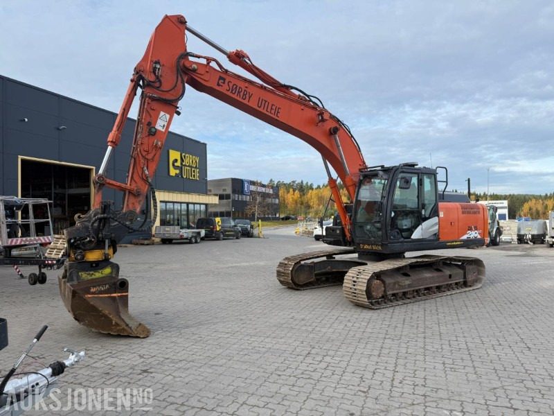 2016 Hitachi Zaxiz 210LC BELTEGRAVER ENGCON TILTROTATOR SERVICEHISTORIKK. - Pelle: photos 1 2016 Hitachi Zaxiz 210LC BELTEGRAVER ENGCON TILTROTATOR SERVICEHISTORIKK. - Pelle: photos 1