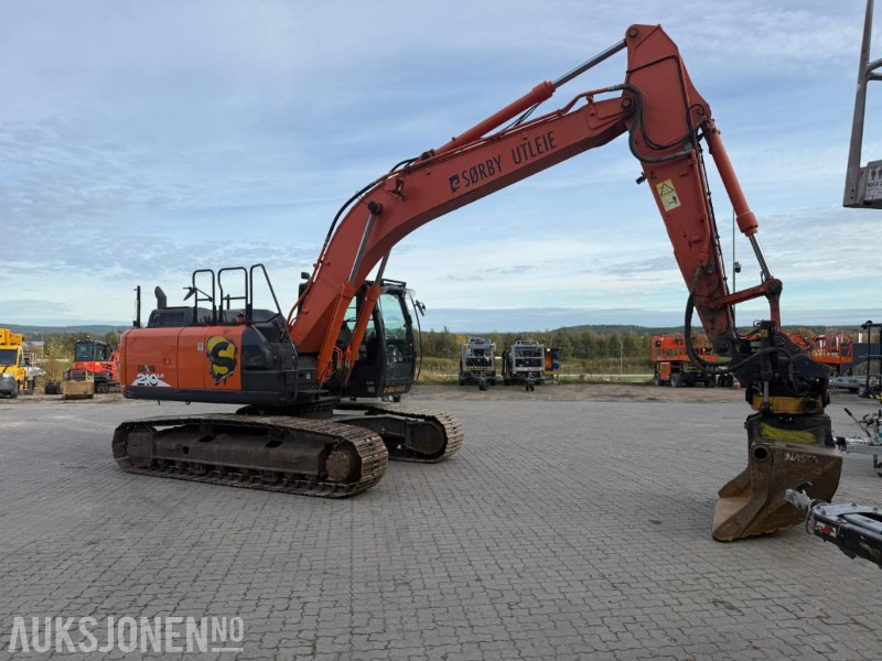 2016 Hitachi Zaxiz 210LC BELTEGRAVER ENGCON TILTROTATOR SERVICEHISTORIKK. - Pelle: photos 2 2016 Hitachi Zaxiz 210LC BELTEGRAVER ENGCON TILTROTATOR SERVICEHISTORIKK. - Pelle: photos 2
