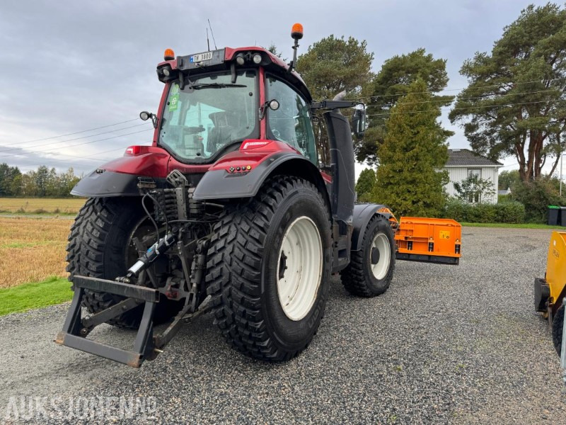 2016 Valtra T174E med Schmidt Tellefsdal U-LS 43.6 plog (2022), Valtra 76 frontlaster og betong lodd - Tracteur agricole: photos 5 2016 Valtra T174E med Schmidt Tellefsdal U-LS 43.6 plog (2022), Valtra 76 frontlaster og betong lodd - Tracteur agricole: photos 5