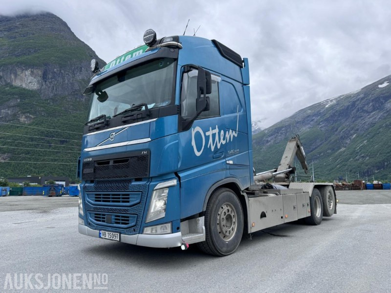 2016 Volvo FH540 - Krokbil - JOAB krokløft med fjernstyring - Bevogrip sandstøere - Nylig EU godkjent - Camion ampliroll: photos 1 2016 Volvo FH540 - Krokbil - JOAB krokløft med fjernstyring - Bevogrip sandstøere - Nylig EU godkjent - Camion ampliroll: photos 1