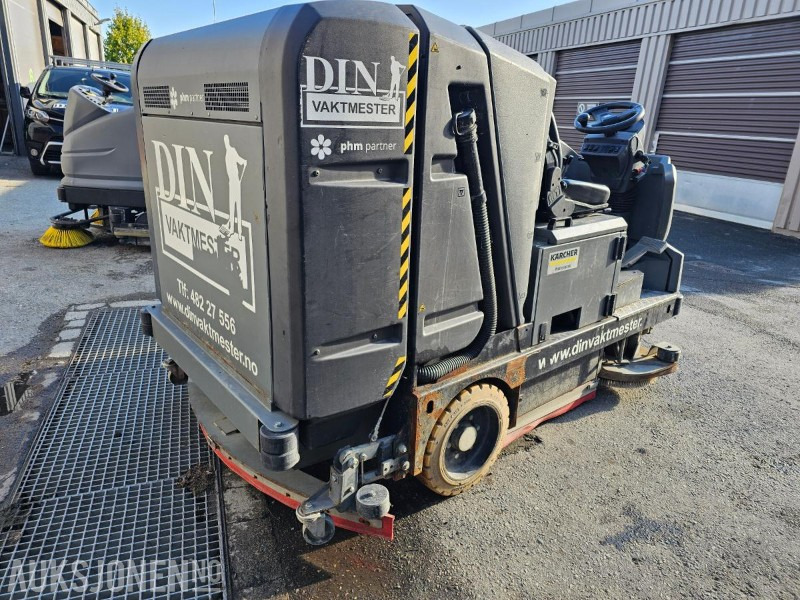2017 Kärcher B300 RID dieseldrevet gulvvaskaskin med tippfunksjon for tømming - Matériel de chantier: photos 4 2017 Kärcher B300 RID dieseldrevet gulvvaskaskin med tippfunksjon for tømming - Matériel de chantier: photos 4