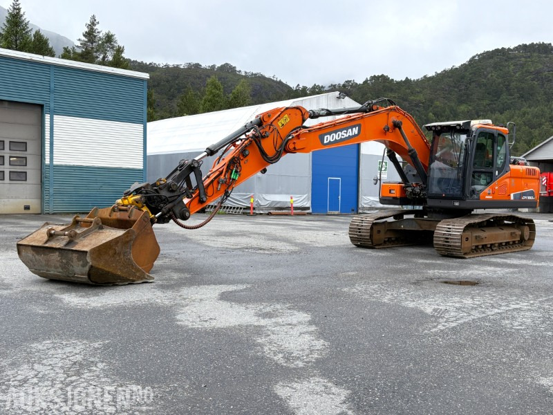 2018 Doosan DX180LC-5 - 6 381 timer - tiltrotator - 2 skuffer - sertifisert - Pelle: photos 1 2018 Doosan DX180LC-5 - 6 381 timer - tiltrotator - 2 skuffer - sertifisert - Pelle: photos 1
