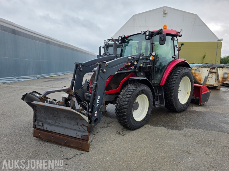 2018 Valtra A94 traktor med mye snøutstyr 981 timer - Tracteur agricole: photos 1 2018 Valtra A94 traktor med mye snøutstyr 981 timer - Tracteur agricole: photos 1