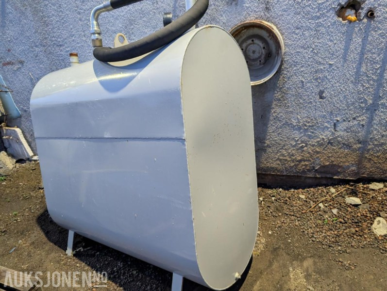 2019 Ubrukt diesel tanke, med brukt pumpe - Matériel de chantier: photos 1 2019 Ubrukt diesel tanke, med brukt pumpe - Matériel de chantier: photos 1