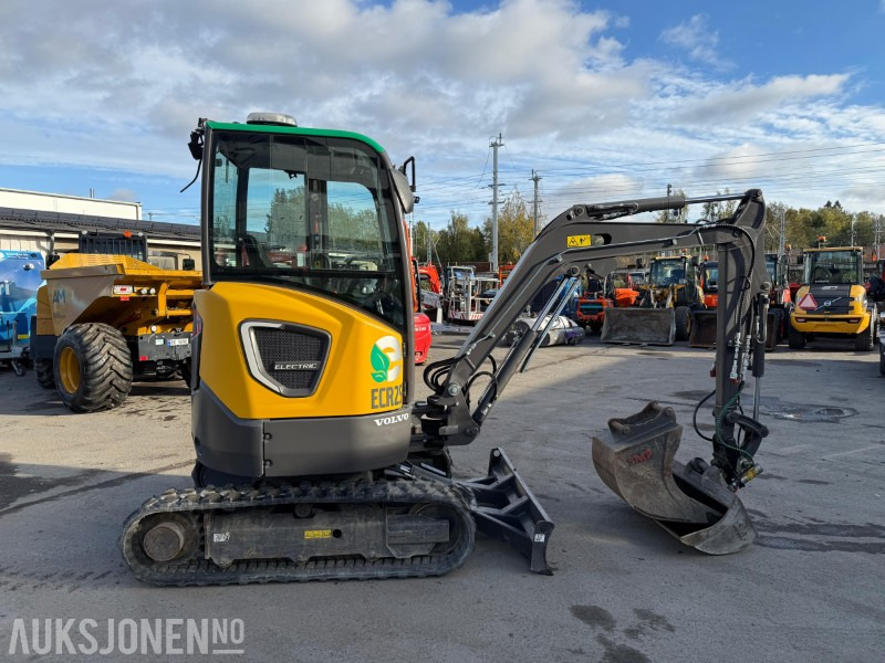 2021 Volvo JECR25D elektrisk minigraver, 2 skuffer, skjær, lav timetall, Steelwrist, LED - Mini pelle: photos 5 2021 Volvo JECR25D elektrisk minigraver, 2 skuffer, skjær, lav timetall, Steelwrist, LED - Mini pelle: photos 5