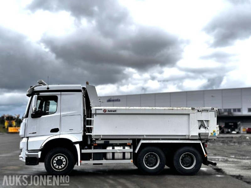 2023 Mercedes-Benz Arocs tippbil m/ Istrail tippkasse – 53 374 km - Camion benne: photos 2 2023 Mercedes-Benz Arocs tippbil m/ Istrail tippkasse – 53 374 km - Camion benne: photos 2