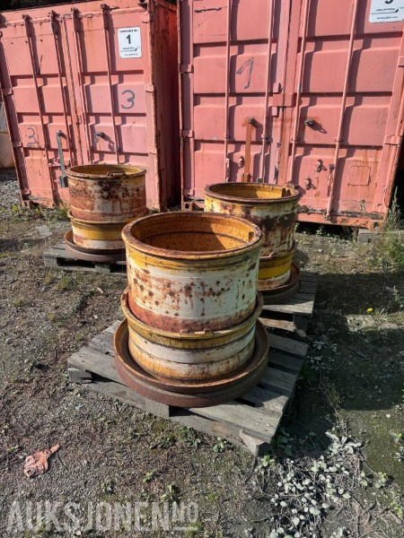 3 stk brede felger til Volvo A40 FFS (til 875/65-R29 dekk) - Matériel de chantier: photos 1 3 stk brede felger til Volvo A40 FFS (til 875/65-R29 dekk) - Matériel de chantier: photos 1