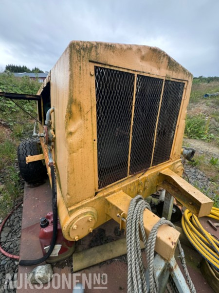 AVA Kompressor - Volvo Penta motor TD 120 A - 13 m3 - På krokramme - Matériel de chantier: photos 3 AVA Kompressor - Volvo Penta motor TD 120 A - 13 m3 - På krokramme - Matériel de chantier: photos 3