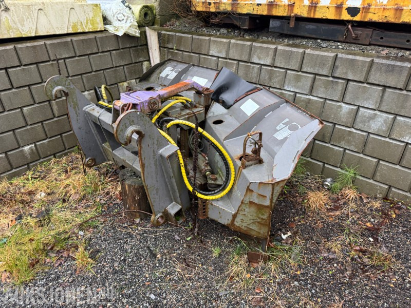 1999 Andre Holms KHV 240 snøplog med BM-feste selges - Accessoire pour Engins de chantier: photos 3 1999 Andre Holms KHV 240 snøplog med BM-feste selges - Accessoire pour Engins de chantier: photos 3