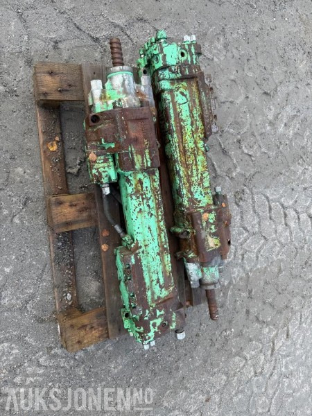 2 stk Montabert HC 110 bormaskiner - Accessoire pour Engins de chantier: photos 1 2 stk Montabert HC 110 bormaskiner - Accessoire pour Engins de chantier: photos 1