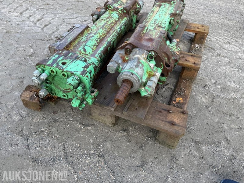 2 stk Montabert HC 110 bormaskiner - Accessoire pour Engins de chantier: photos 2 2 stk Montabert HC 110 bormaskiner - Accessoire pour Engins de chantier: photos 2